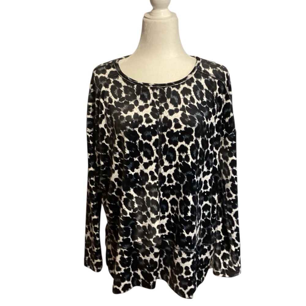SNOSKINS Pullover top in a leopard pattern size medium EUC